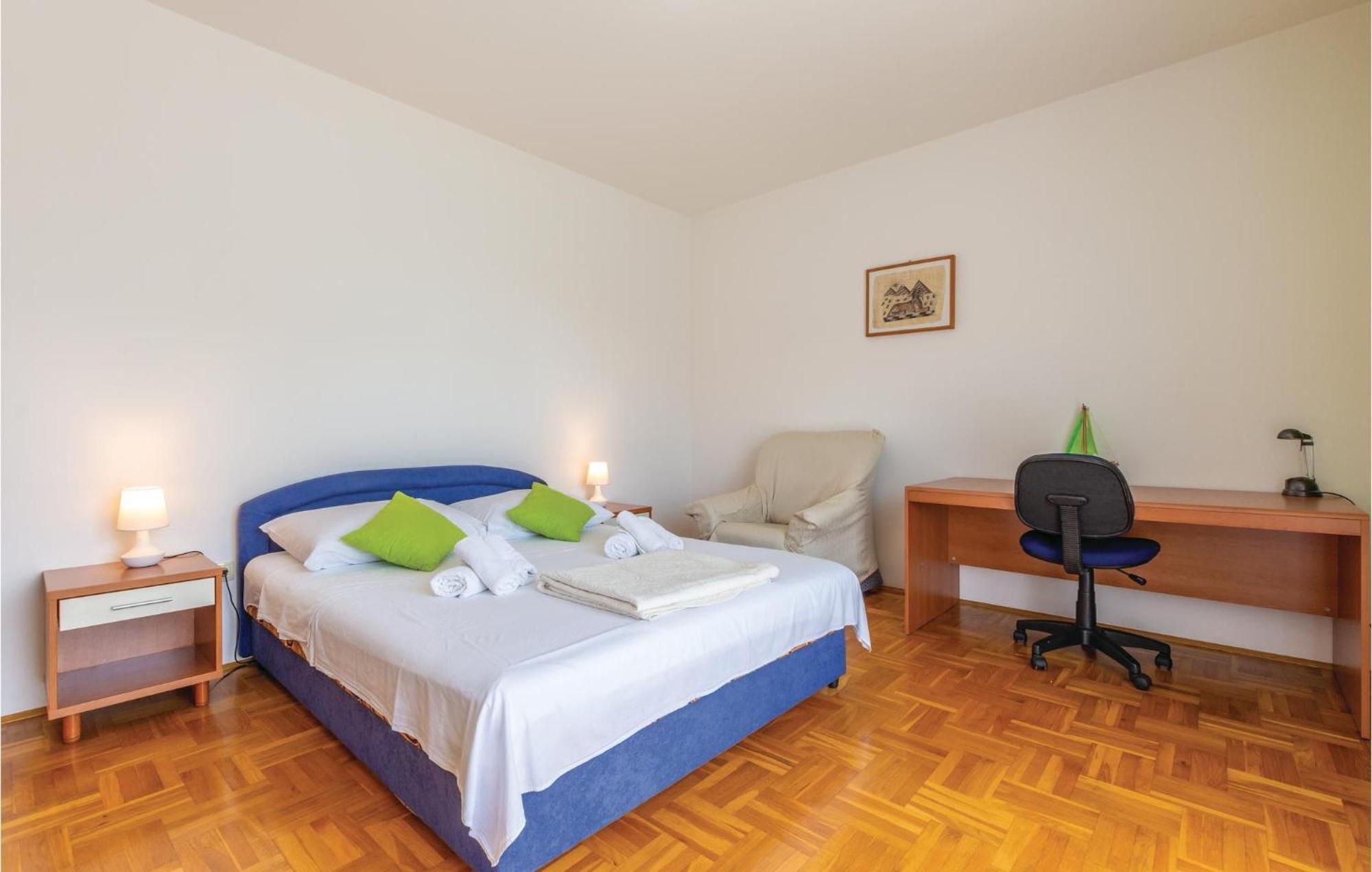 Cozy Home In Kastel Luksic With Wifi Kaštela Buitenkant foto