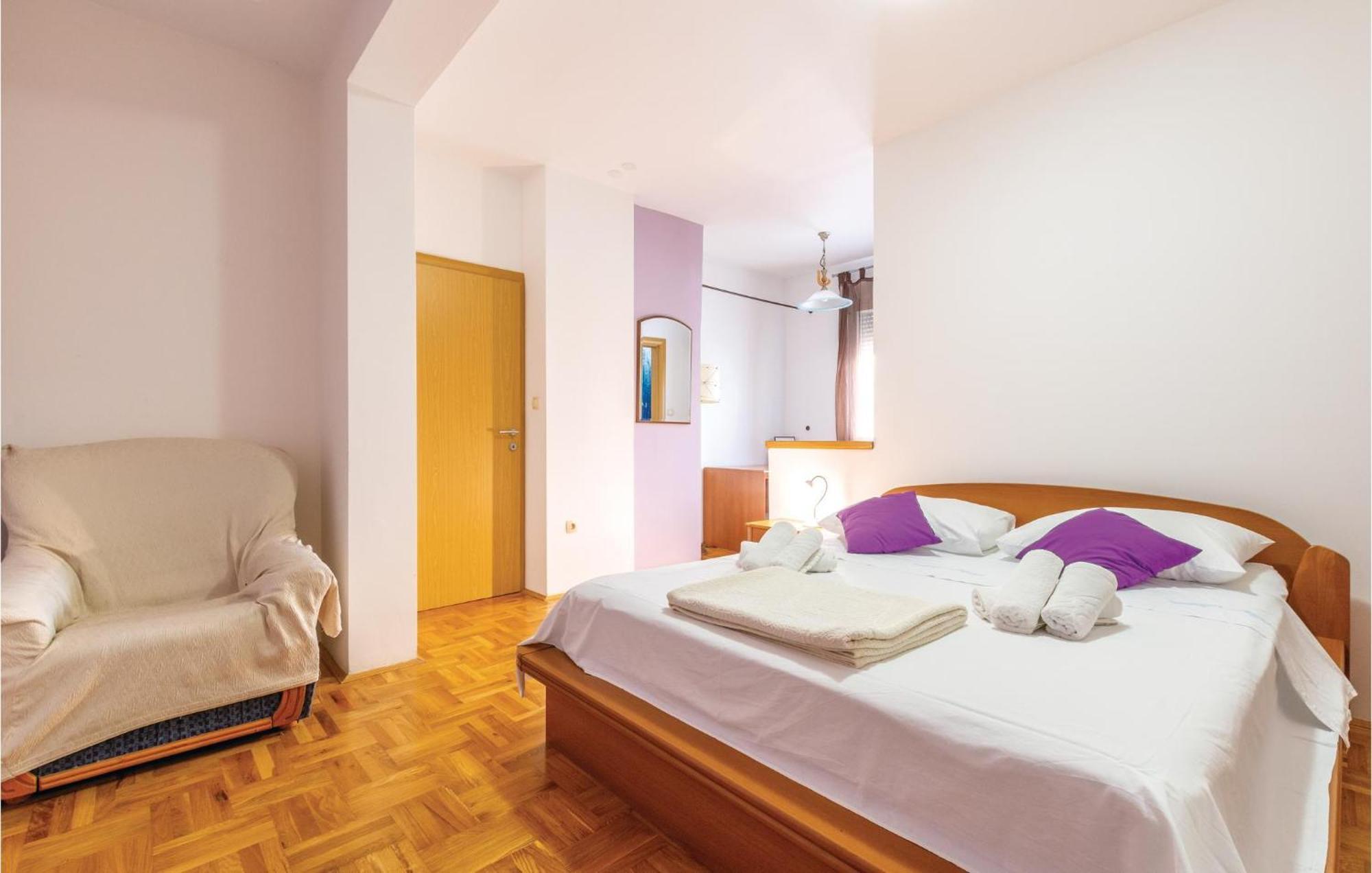 Cozy Home In Kastel Luksic With Wifi Kaštela Buitenkant foto